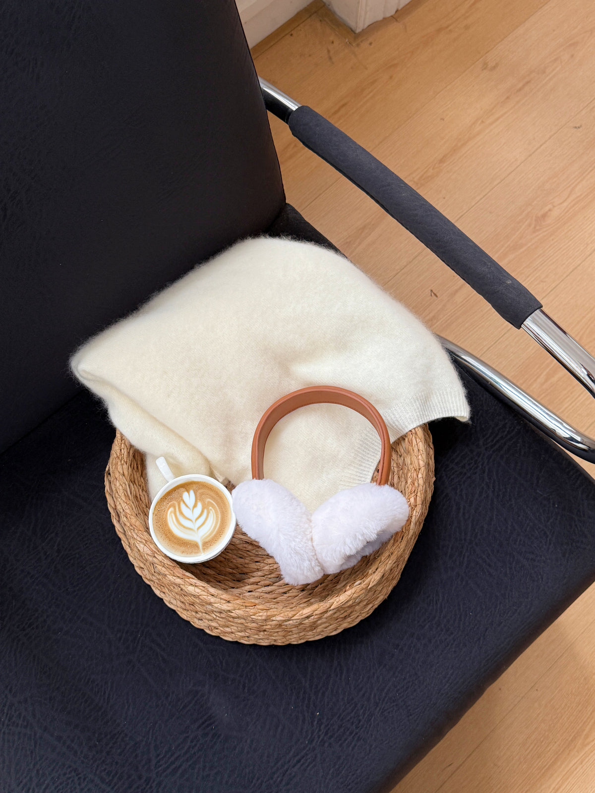 AUSTRALIAN SHEPHERD® UGG Earmuff Cresta